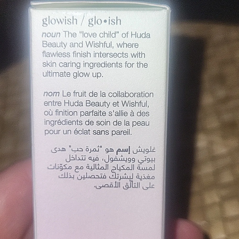 HUDA BEAUTY GloWish Multi-Dew Skin Tint